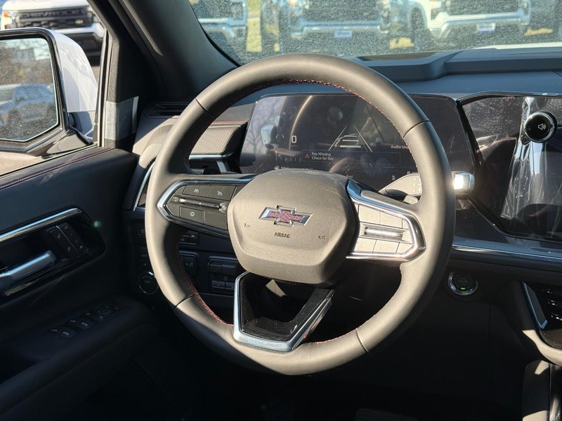 Chevrolet Suburban Vehicle Full-screen Gallery Image 7