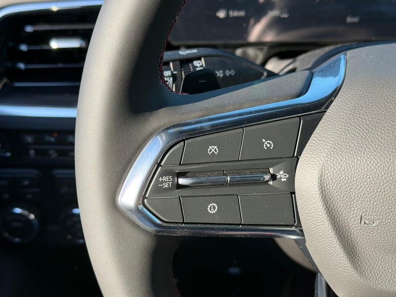 Chevrolet Suburban Vehicle Full-screen Gallery Image 12