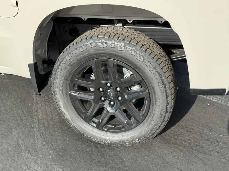 Chevrolet Silverado 1500 Vehicle Full-screen Gallery Image 4