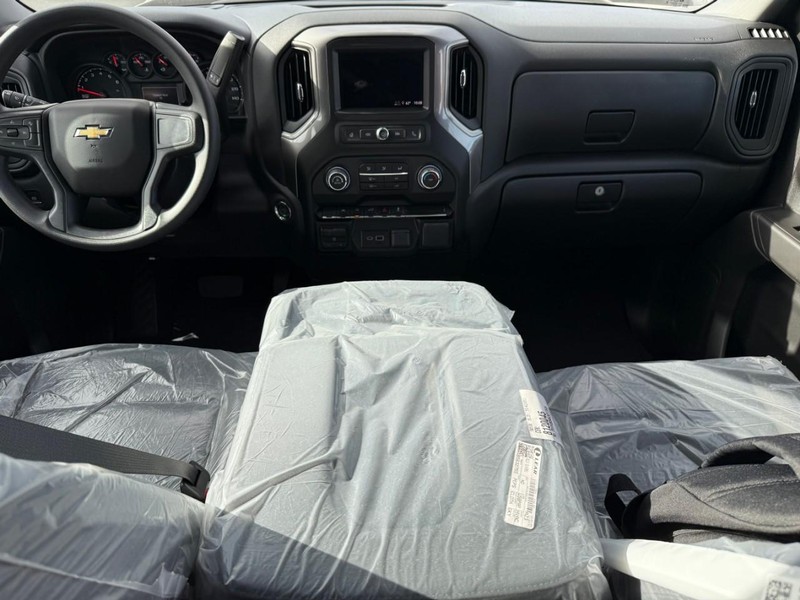 Chevrolet Silverado 1500 Vehicle Full-screen Gallery Image 7