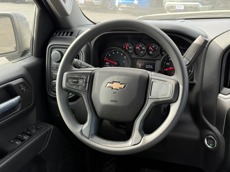 Chevrolet Silverado 1500 Vehicle Full-screen Gallery Image 8