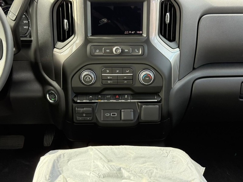 Chevrolet Silverado 1500 Vehicle Full-screen Gallery Image 10