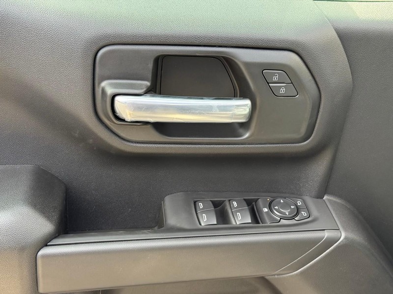 Chevrolet Silverado 1500 Vehicle Full-screen Gallery Image 11