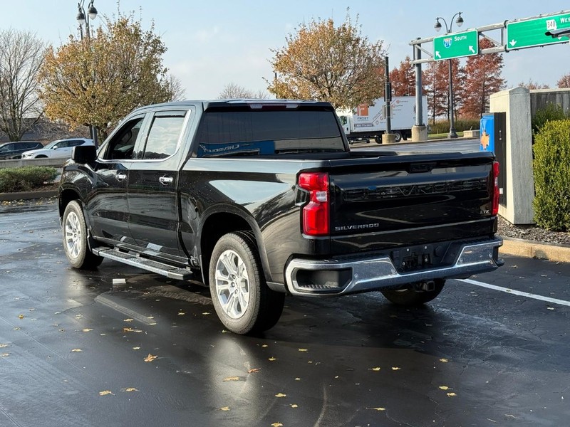 Chevrolet Silverado 1500 Vehicle Full-screen Gallery Image 3