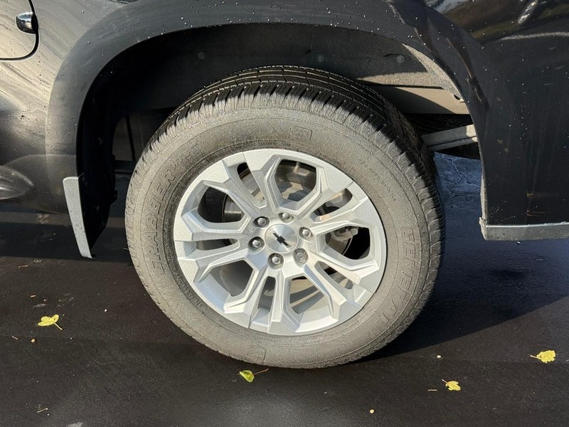 Chevrolet Silverado 1500 Vehicle Full-screen Gallery Image 4