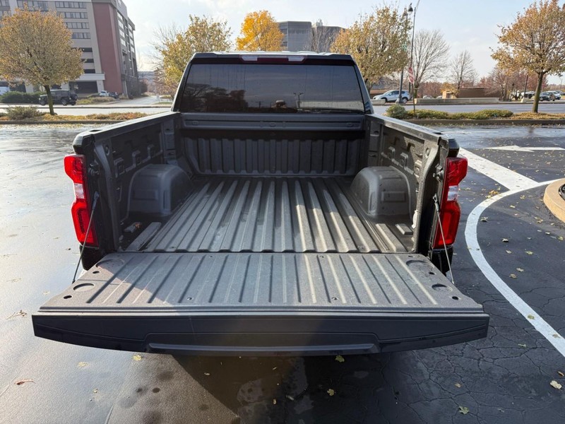 Chevrolet Silverado 1500 Vehicle Full-screen Gallery Image 6