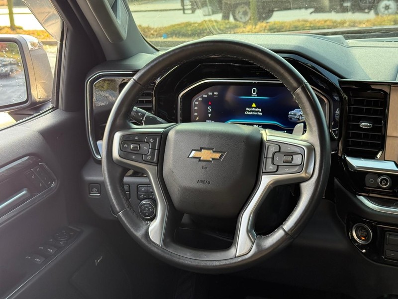 Chevrolet Silverado 1500 Vehicle Full-screen Gallery Image 13
