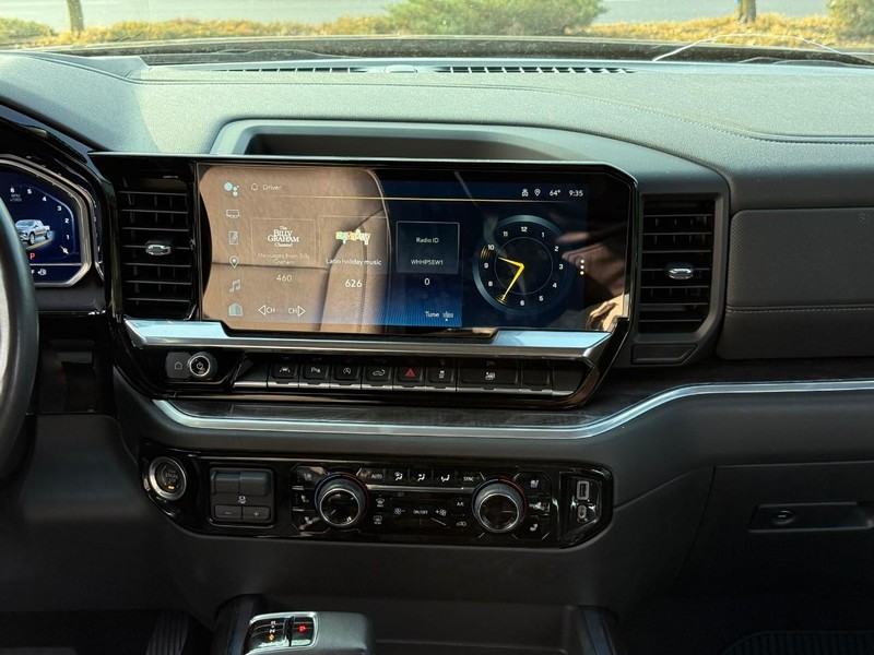 Chevrolet Silverado 1500 Vehicle Full-screen Gallery Image 14