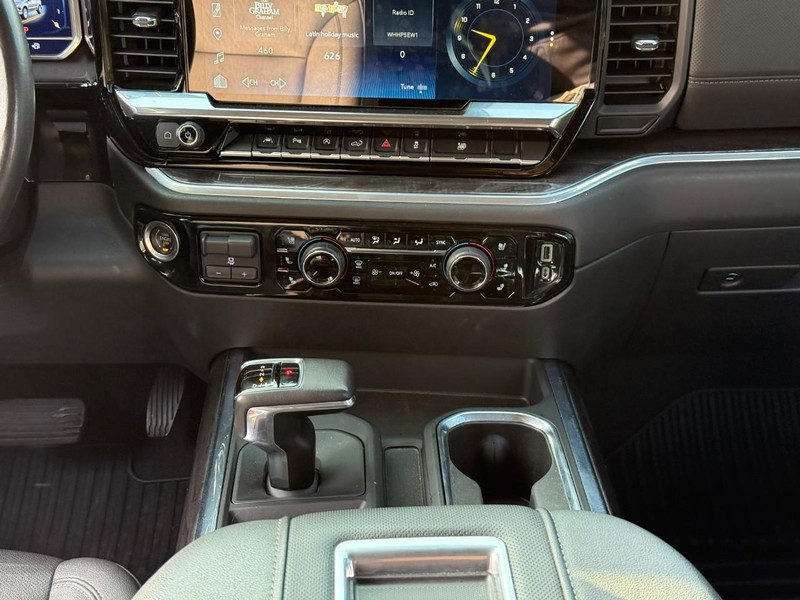 Chevrolet Silverado 1500 Vehicle Full-screen Gallery Image 15