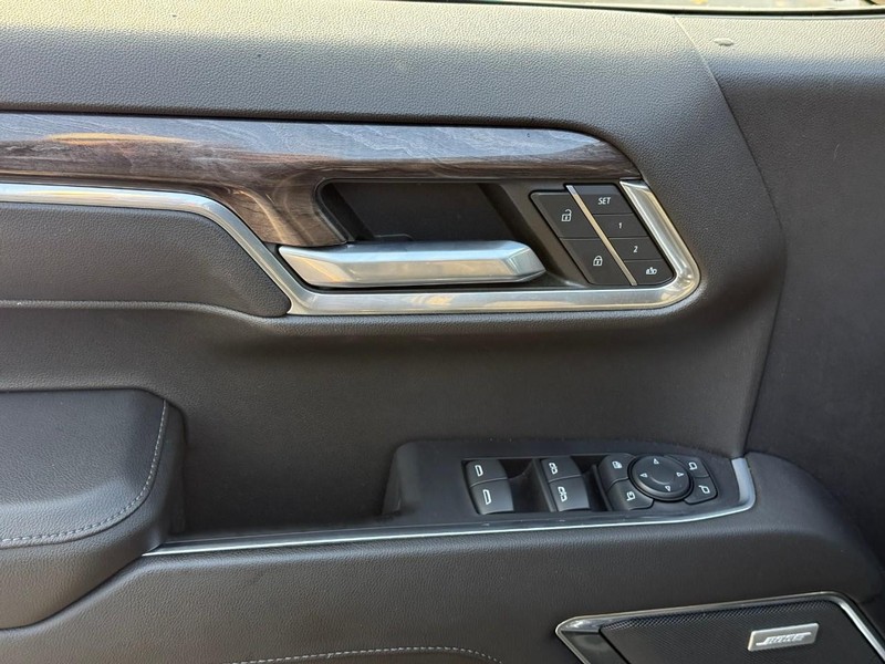 Chevrolet Silverado 1500 Vehicle Full-screen Gallery Image 16