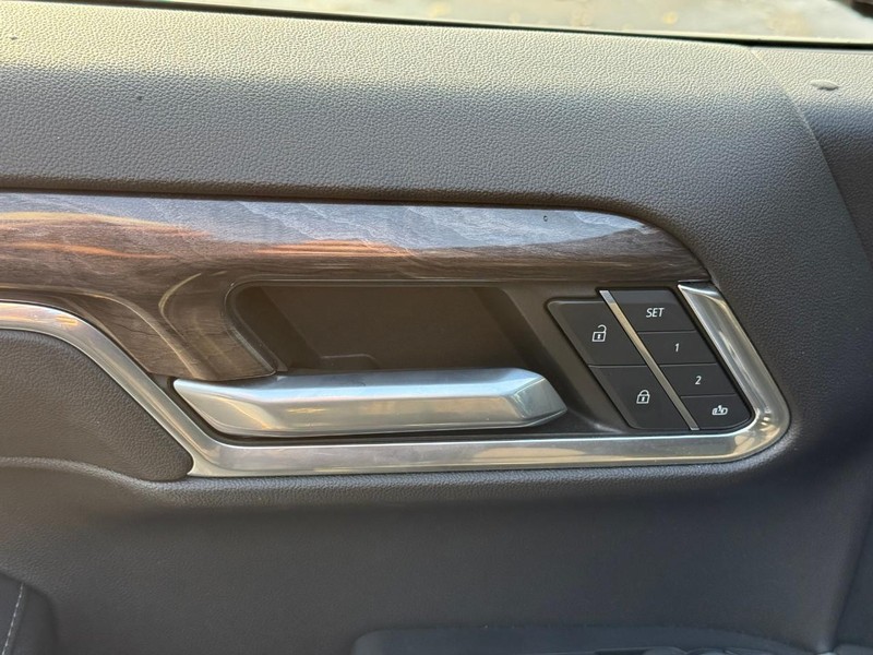 Chevrolet Silverado 1500 Vehicle Full-screen Gallery Image 17