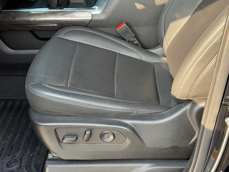 Chevrolet Silverado 1500 Vehicle Full-screen Gallery Image 18