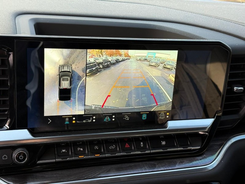 Chevrolet Silverado 1500 Vehicle Full-screen Gallery Image 25