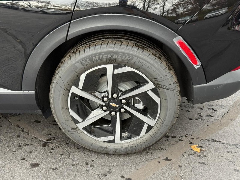 Chevrolet Equinox EV Vehicle Full-screen Gallery Image 4