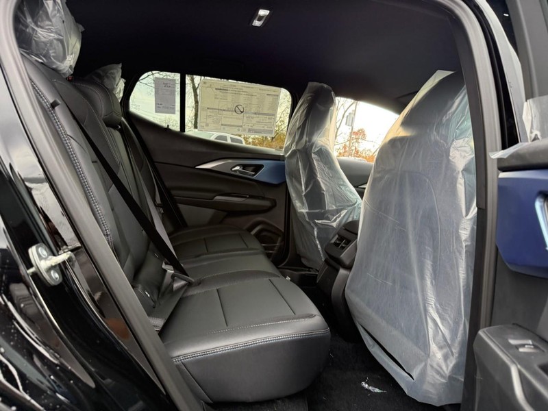 Chevrolet Equinox EV Vehicle Full-screen Gallery Image 5