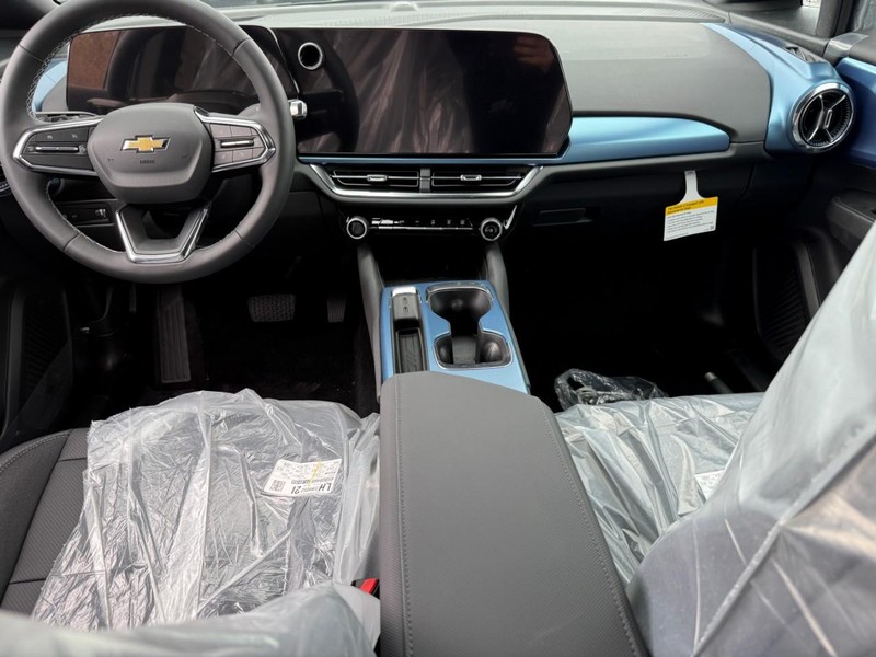 Chevrolet Equinox EV Vehicle Full-screen Gallery Image 6