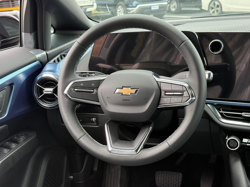 Chevrolet Equinox EV Vehicle Full-screen Gallery Image 7