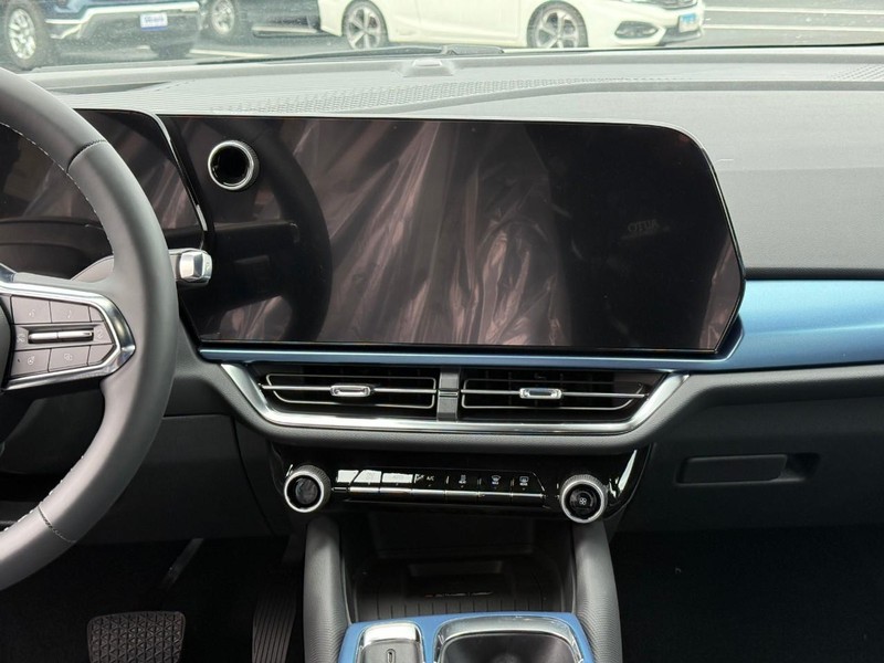 Chevrolet Equinox EV Vehicle Full-screen Gallery Image 8