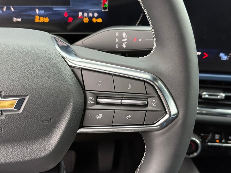 Chevrolet Equinox EV Vehicle Full-screen Gallery Image 12