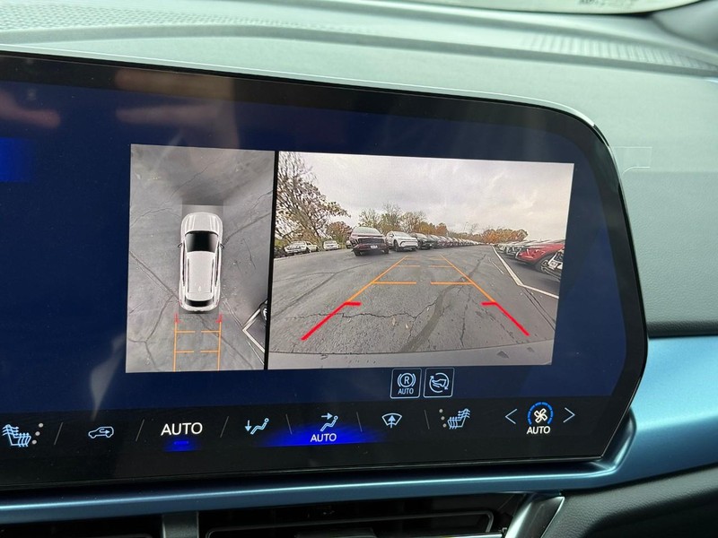 Chevrolet Equinox EV Vehicle Full-screen Gallery Image 13