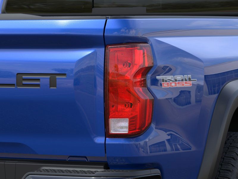 Chevrolet Colorado Vehicle Full-screen Gallery Image 11
