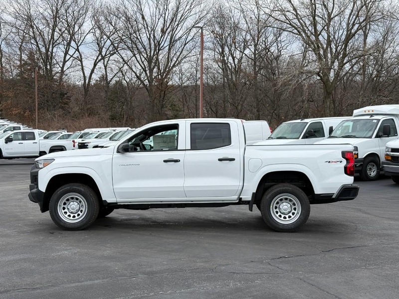 Chevrolet Colorado Vehicle Full-screen Gallery Image 2