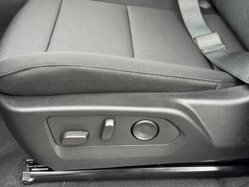 Chevrolet Colorado Vehicle Full-screen Gallery Image 12