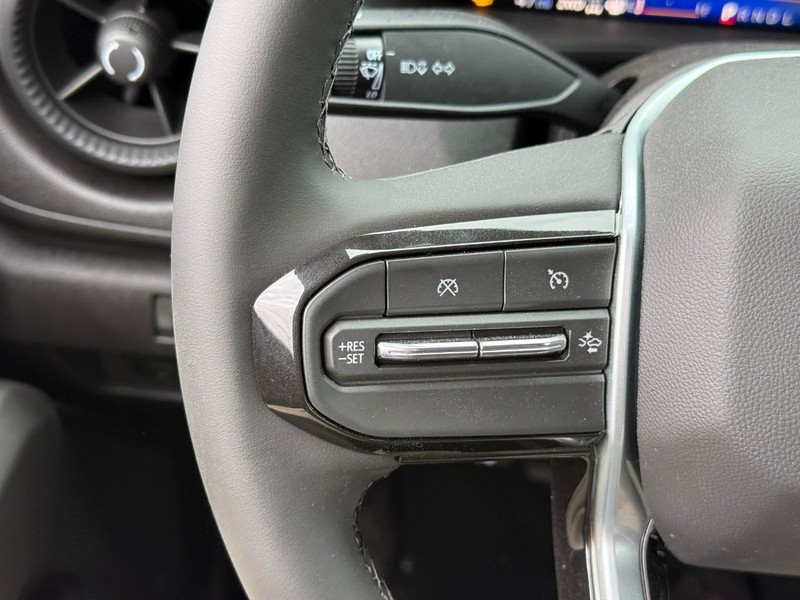 Chevrolet Colorado Vehicle Full-screen Gallery Image 13