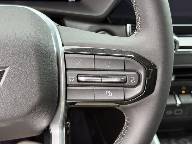 Chevrolet Colorado Vehicle Full-screen Gallery Image 14