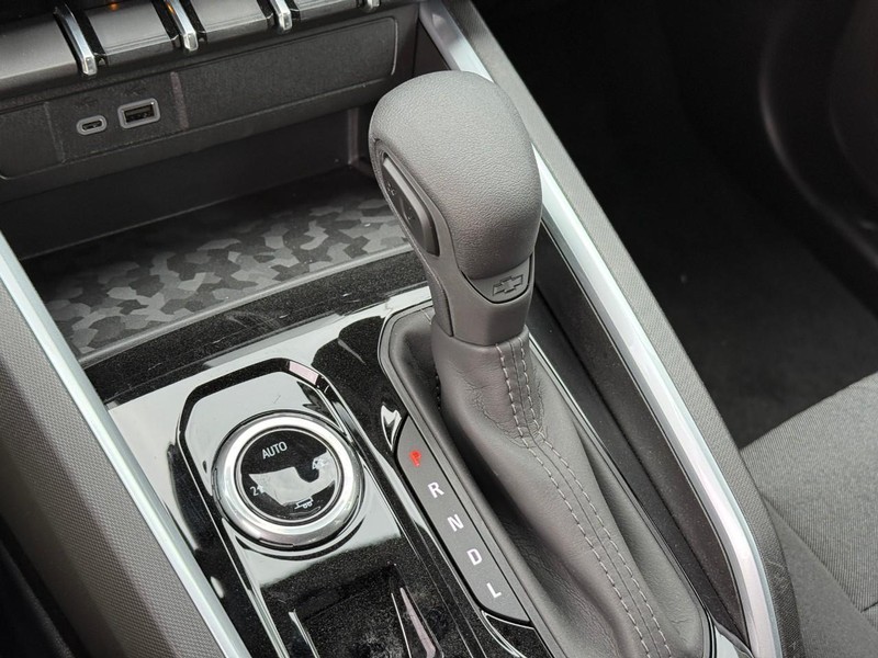 Chevrolet Colorado Vehicle Full-screen Gallery Image 15