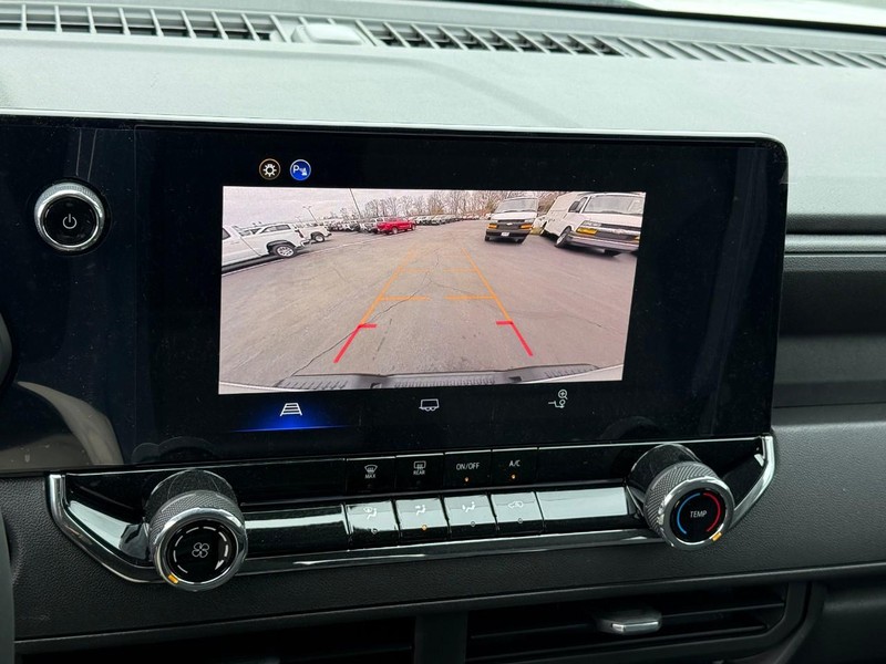 Chevrolet Colorado Vehicle Full-screen Gallery Image 16