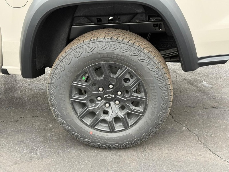 Chevrolet Colorado Vehicle Full-screen Gallery Image 4