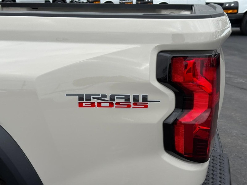 Chevrolet Colorado Vehicle Full-screen Gallery Image 5