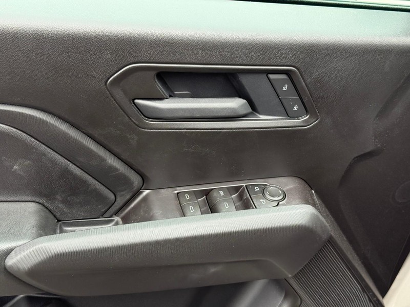 Chevrolet Colorado Vehicle Full-screen Gallery Image 11