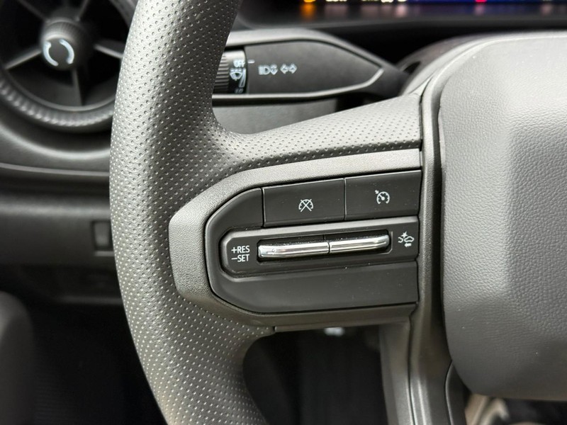 Chevrolet Colorado Vehicle Full-screen Gallery Image 13