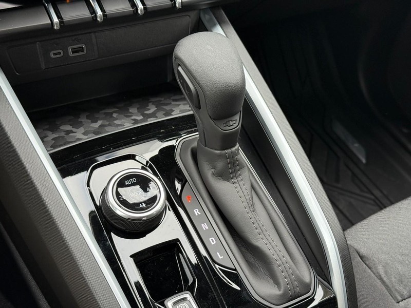 Chevrolet Colorado Vehicle Full-screen Gallery Image 15