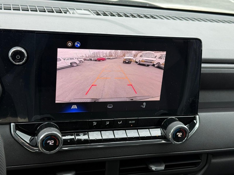 Chevrolet Colorado Vehicle Full-screen Gallery Image 16