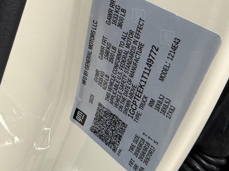 Chevrolet Colorado Vehicle Full-screen Gallery Image 17