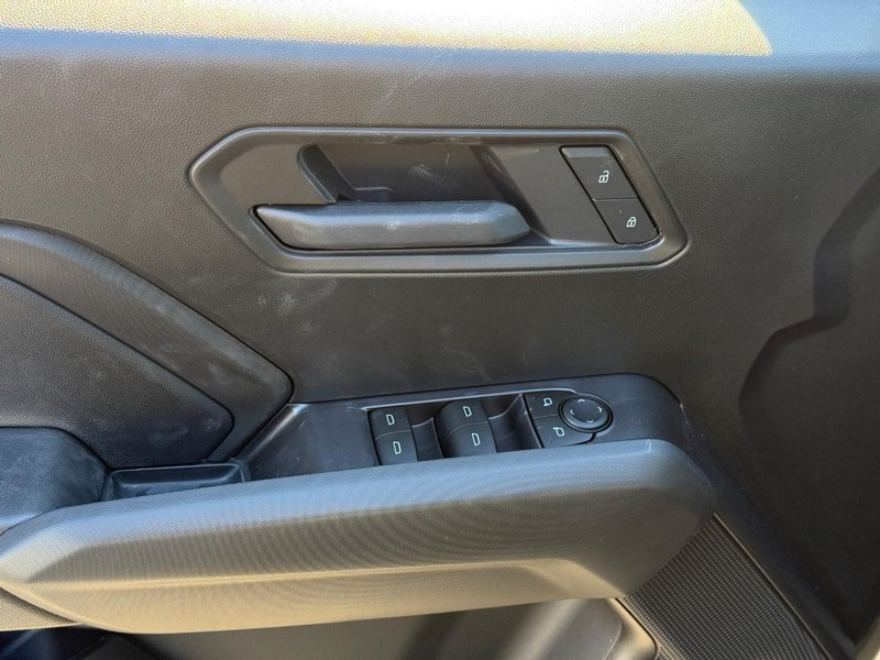 Chevrolet Colorado Vehicle Full-screen Gallery Image 10