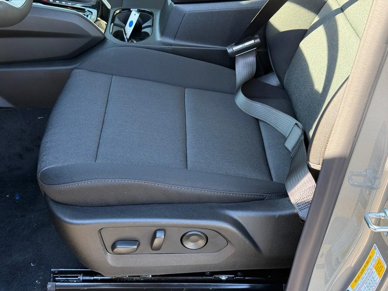 Chevrolet Colorado Vehicle Full-screen Gallery Image 11