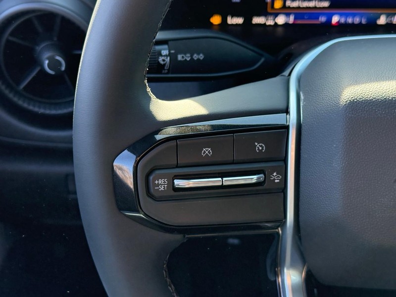 Chevrolet Colorado Vehicle Full-screen Gallery Image 13