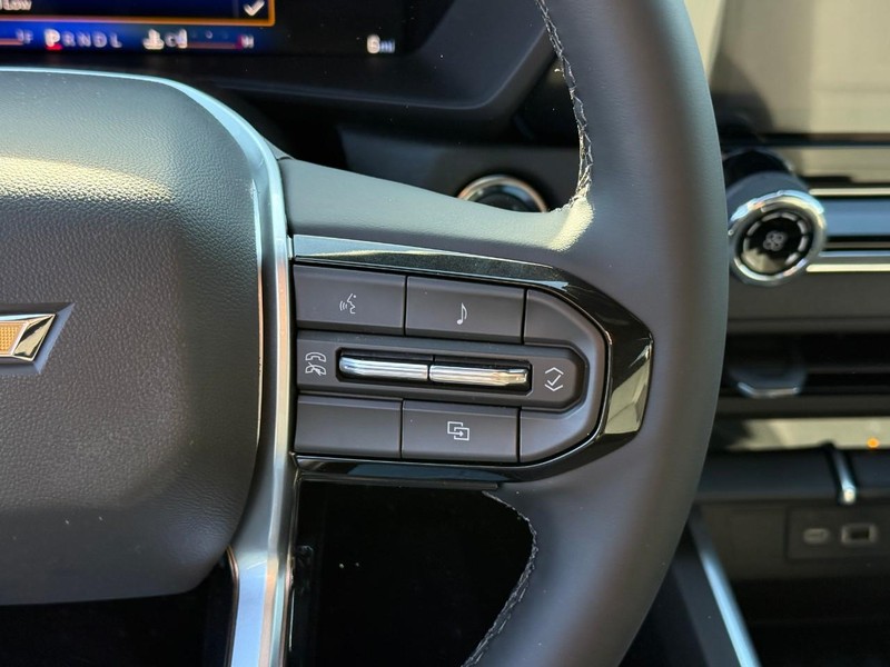 Chevrolet Colorado Vehicle Full-screen Gallery Image 14