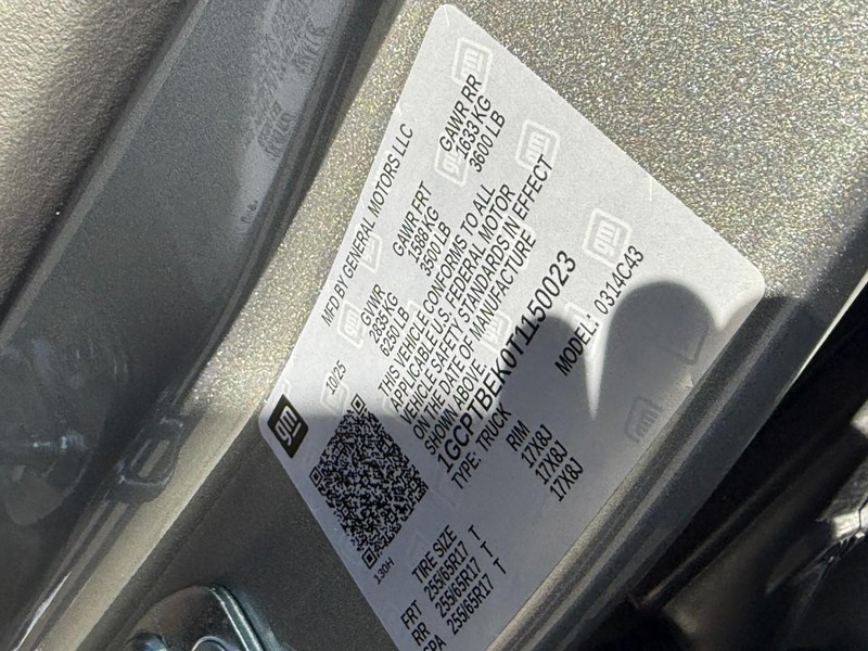 Chevrolet Colorado Vehicle Full-screen Gallery Image 17