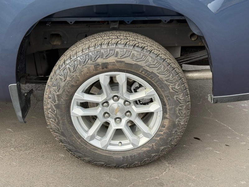 Chevrolet Silverado 1500 Vehicle Full-screen Gallery Image 4