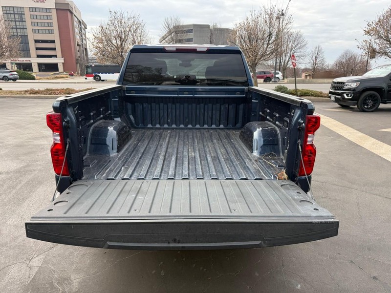 Chevrolet Silverado 1500 Vehicle Full-screen Gallery Image 5