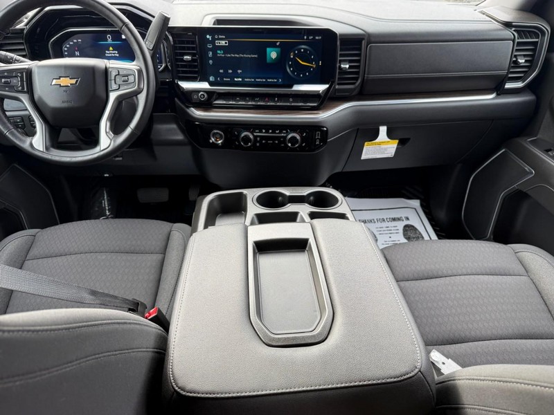 Chevrolet Silverado 1500 Vehicle Full-screen Gallery Image 11