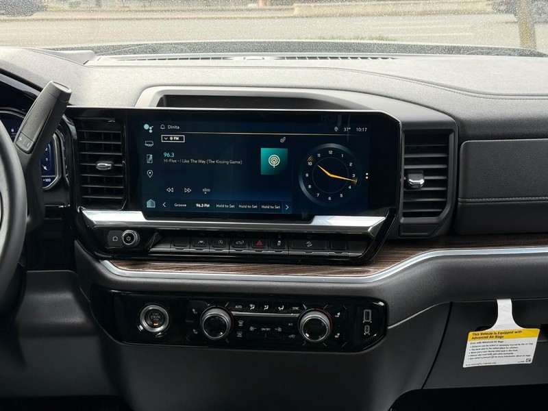 Chevrolet Silverado 1500 Vehicle Full-screen Gallery Image 13