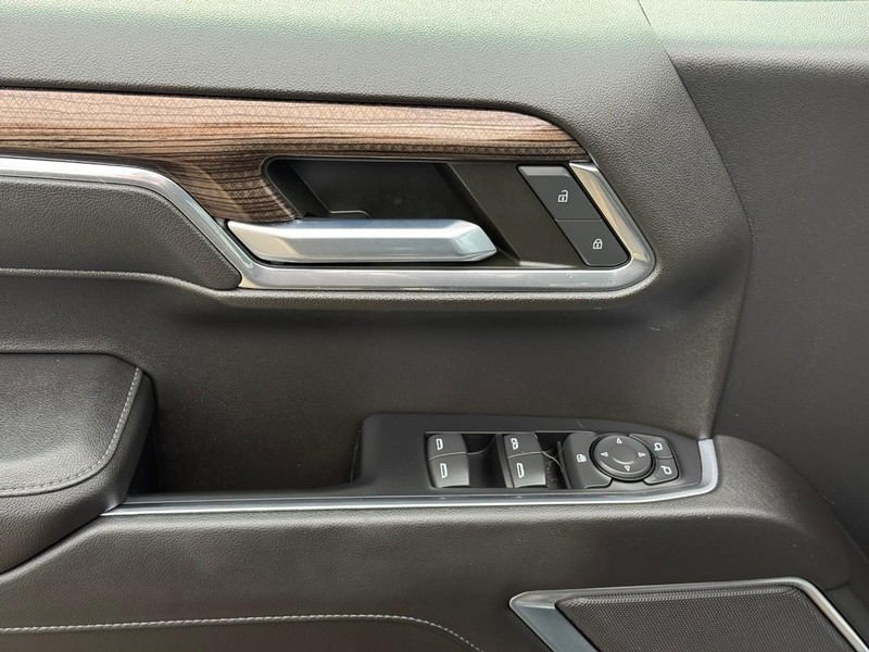 Chevrolet Silverado 1500 Vehicle Full-screen Gallery Image 15