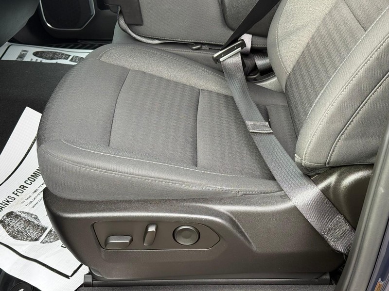 Chevrolet Silverado 1500 Vehicle Full-screen Gallery Image 16