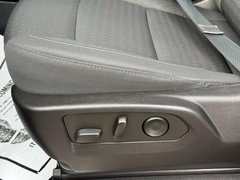 Chevrolet Silverado 1500 Vehicle Full-screen Gallery Image 17